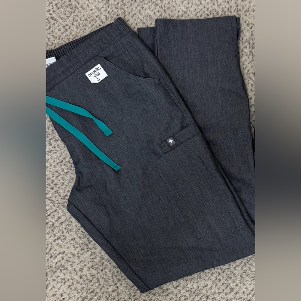 FIGS scrubs Graphite Grey Yola bottoms